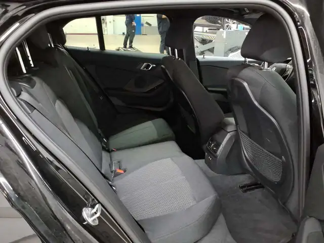 BMW 1 Series view 14