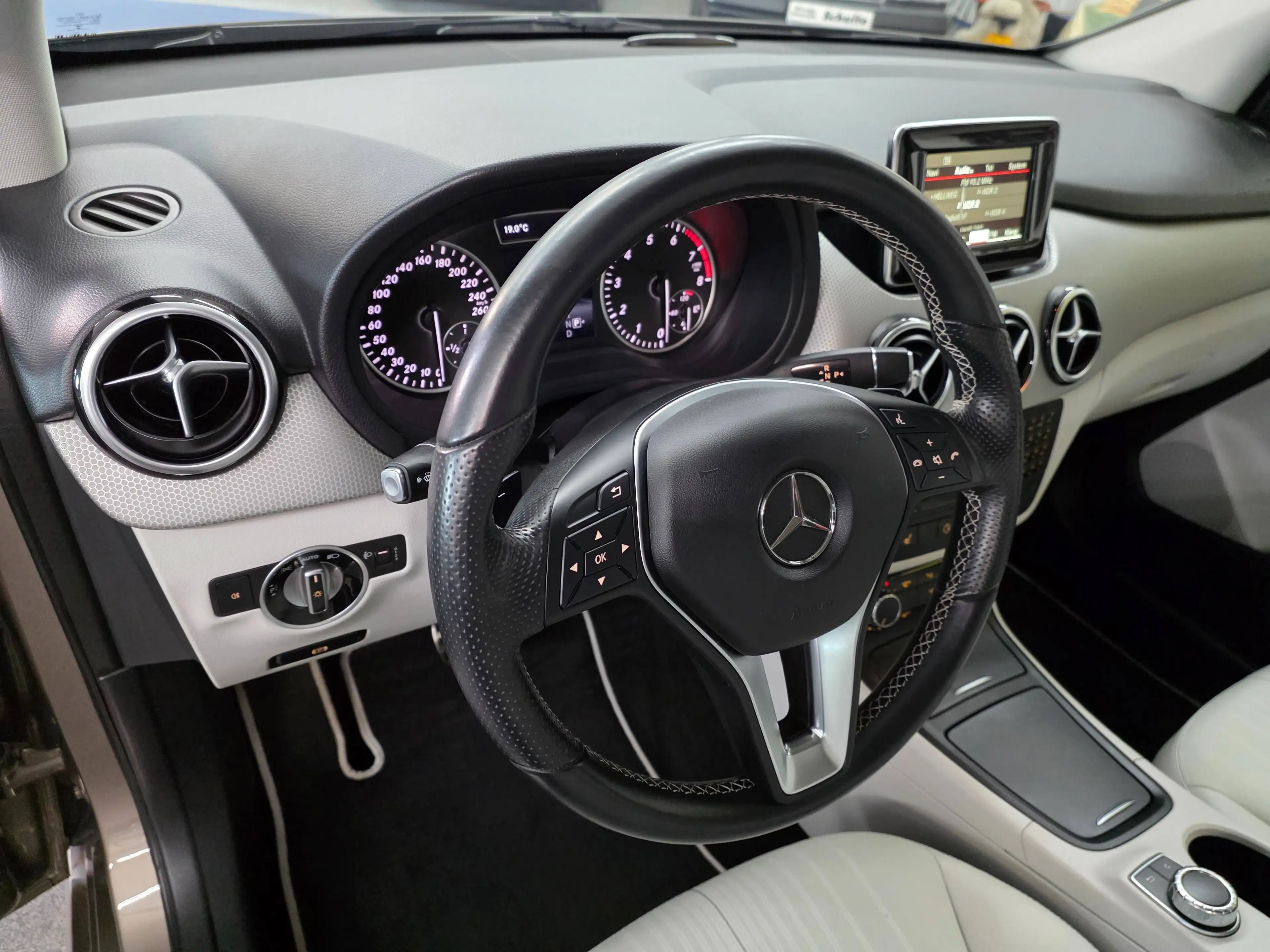 Mercedes-Benz B 200 BlueEFF. 7G-DCT,Sportpaket,Anhängevorr.,aktiver Park-Assist,Allwetterr.,Garantie ! — photo 5