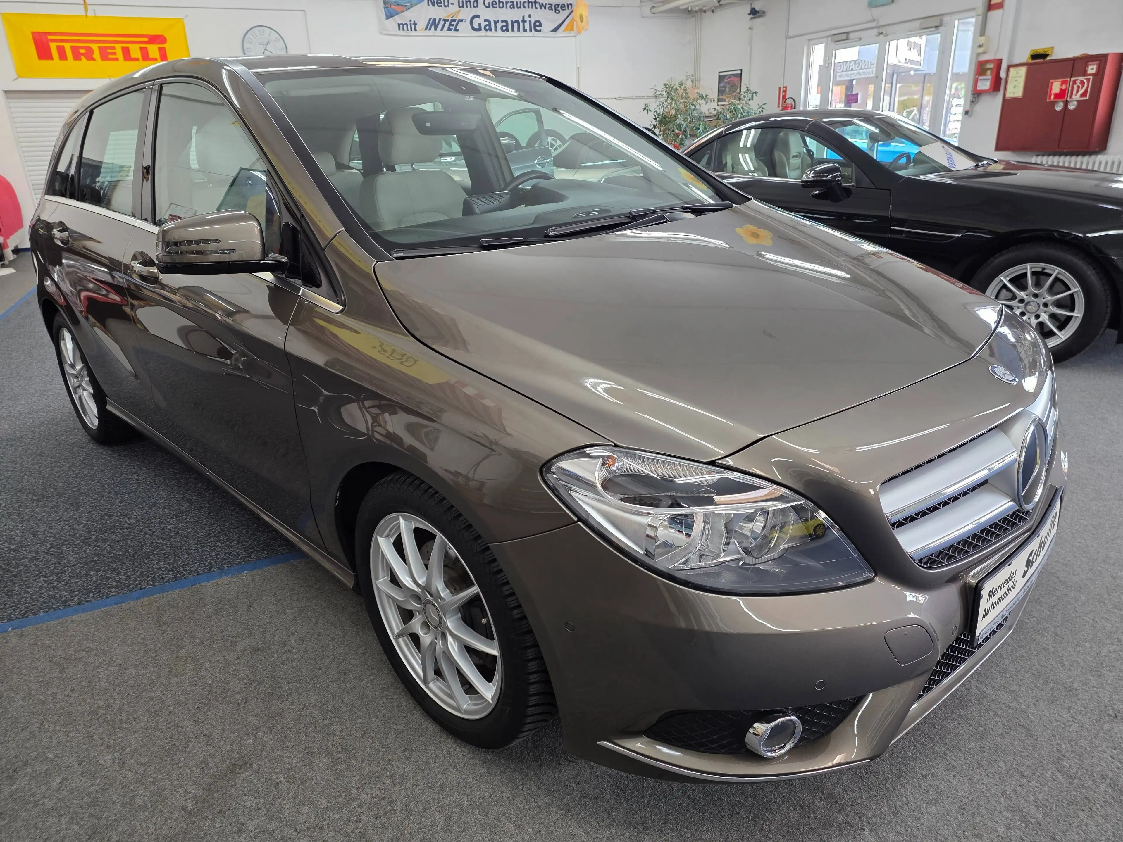 Mercedes-Benz B 200 BlueEFF. 7G-DCT,Sportpaket,Anhängevorr.,aktiver Park-Assist,Allwetterr.,Garantie ! — photo 3