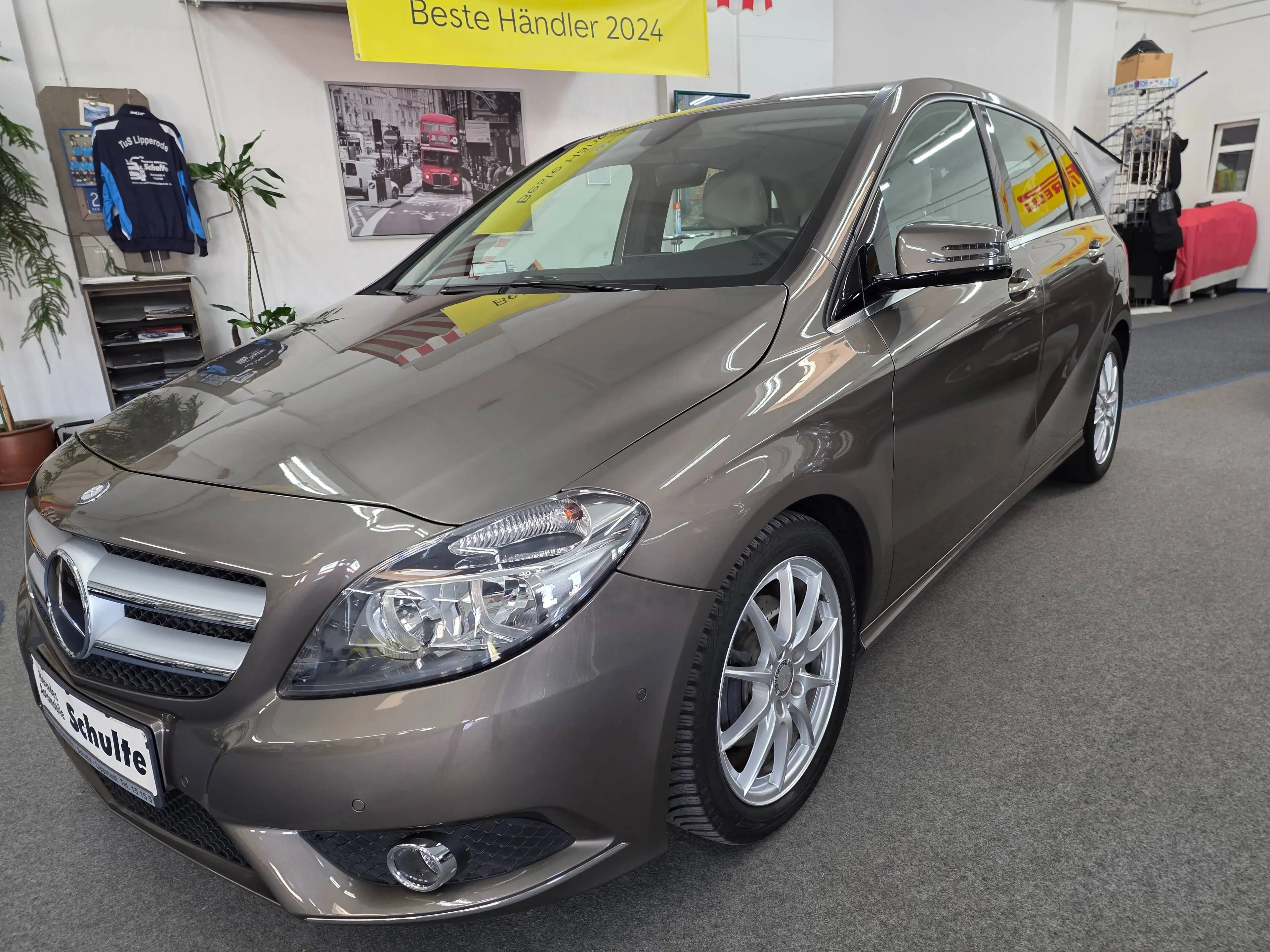 Mercedes-Benz B 200 BlueEFF. 7G-DCT,Sportpaket,Anhängevorr.,aktiver Park-Assist,Allwetterr.,Garantie !