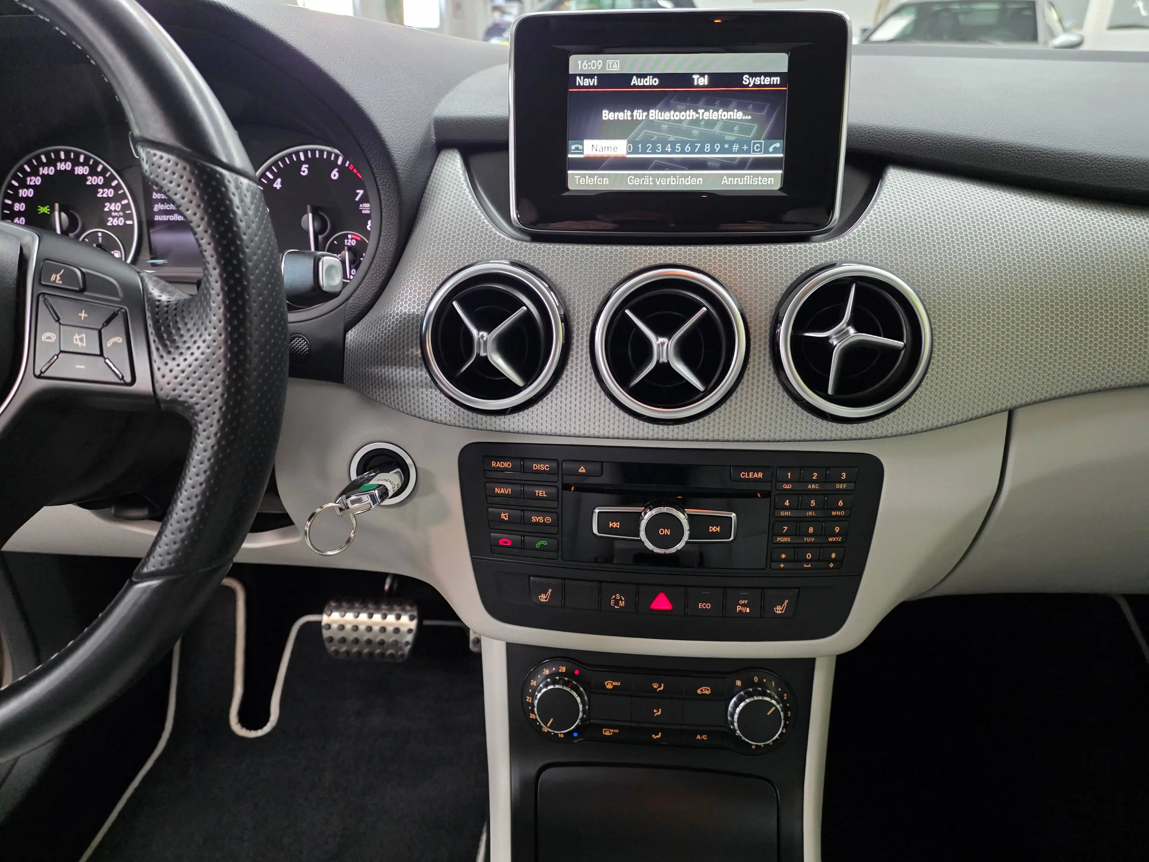 Mercedes-Benz B 200 BlueEFF. 7G-DCT,Sportpaket,Anhängevorr.,aktiver Park-Assist,Allwetterr.,Garantie ! — photo 9