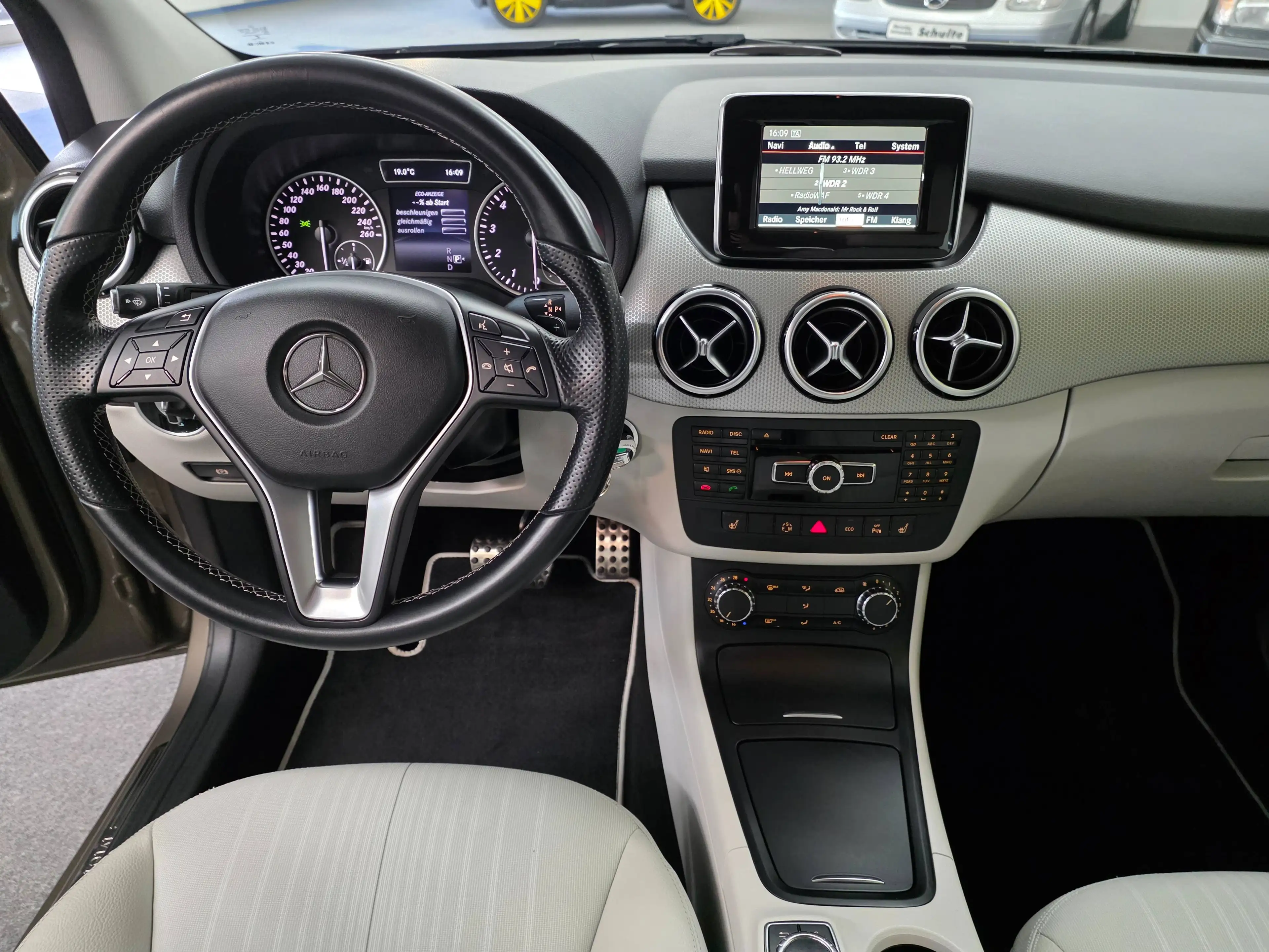 Mercedes-Benz B 200 BlueEFF. 7G-DCT,Sportpaket,Anhängevorr.,aktiver Park-Assist,Allwetterr.,Garantie ! — photo 7