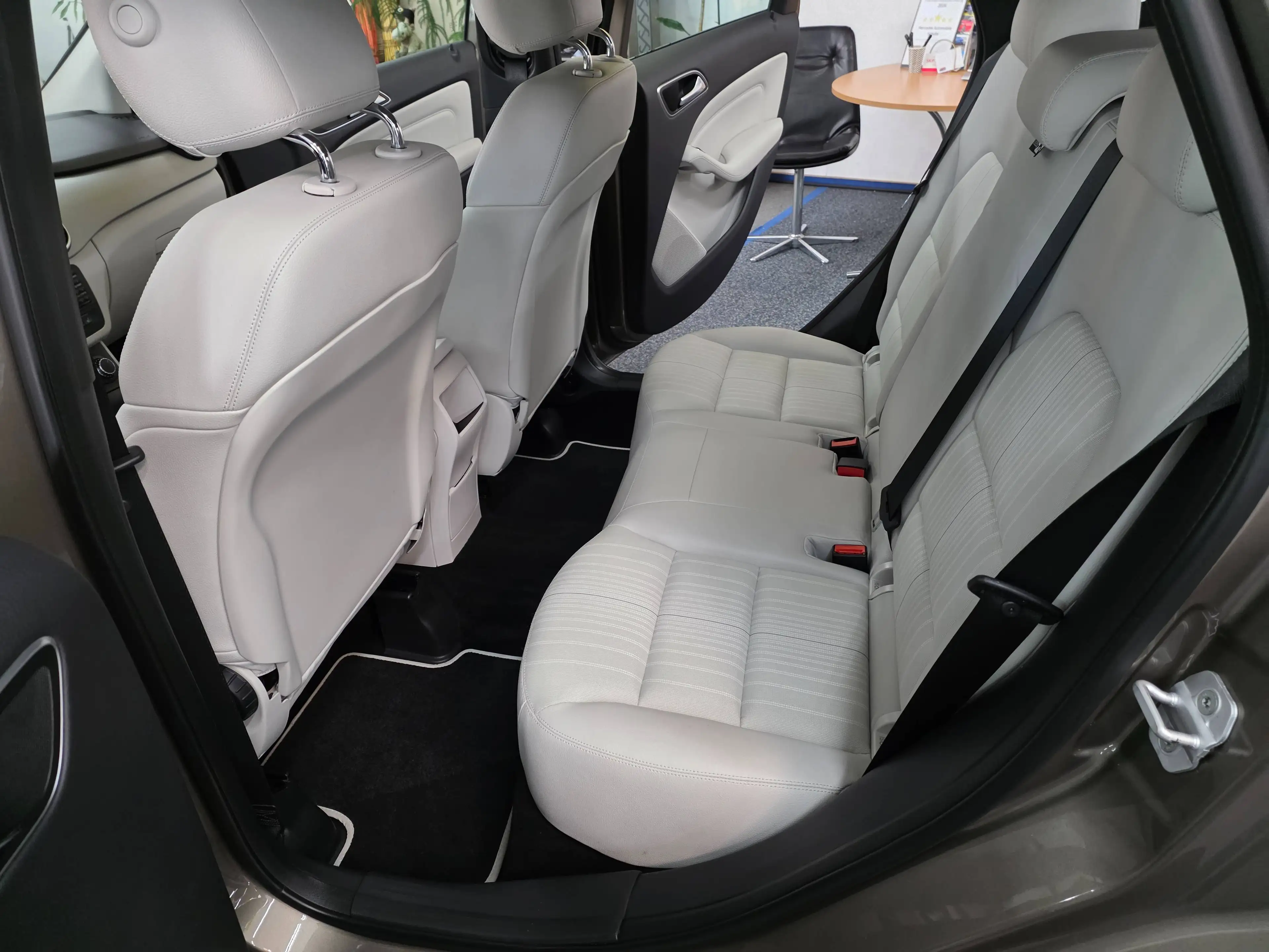 Mercedes-Benz B 200 BlueEFF. 7G-DCT,Sportpaket,Anhängevorr.,aktiver Park-Assist,Allwetterr.,Garantie ! — photo 11