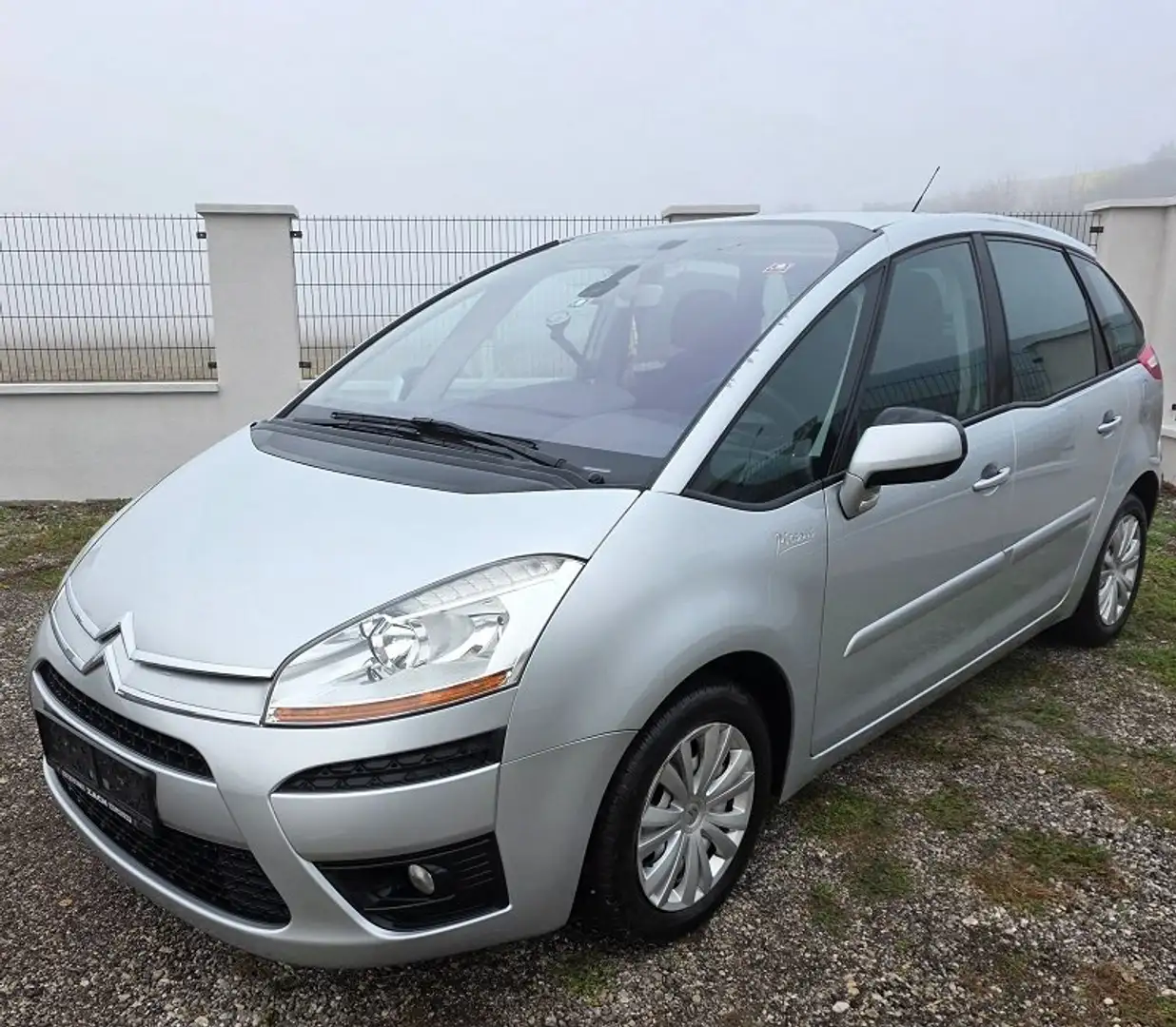 Citroen C4 Picasso C4 Picasso 1,6 emotion HDi FAP Silber - 1