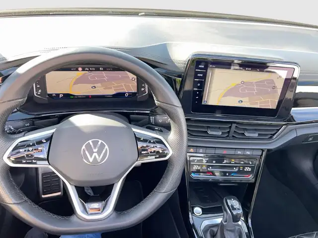 Volkswagen T-Roc view 11