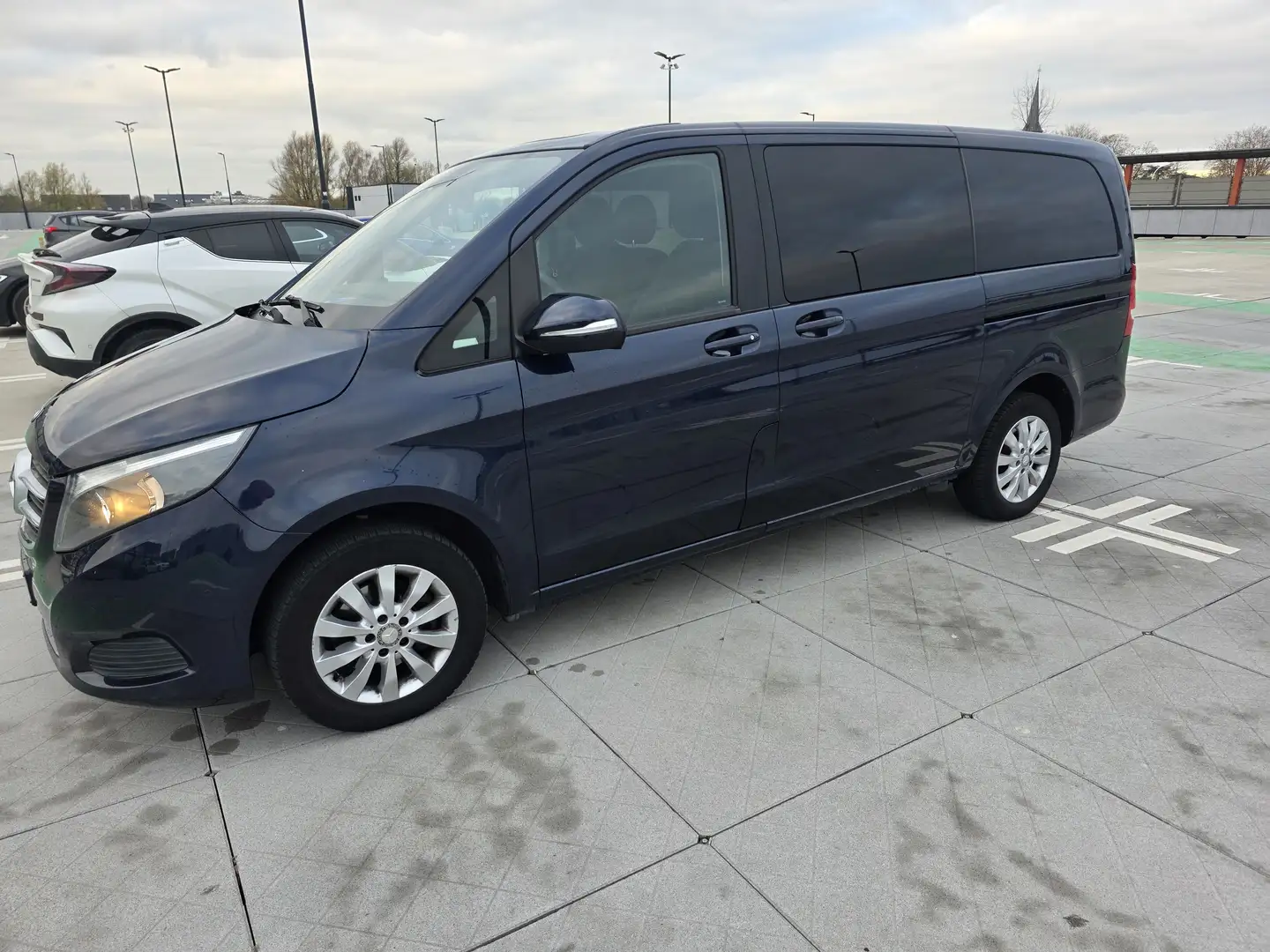 Mercedes-Benz V 200 V 200 d extralang 4Matic 7G-TRONIC Blue - 2