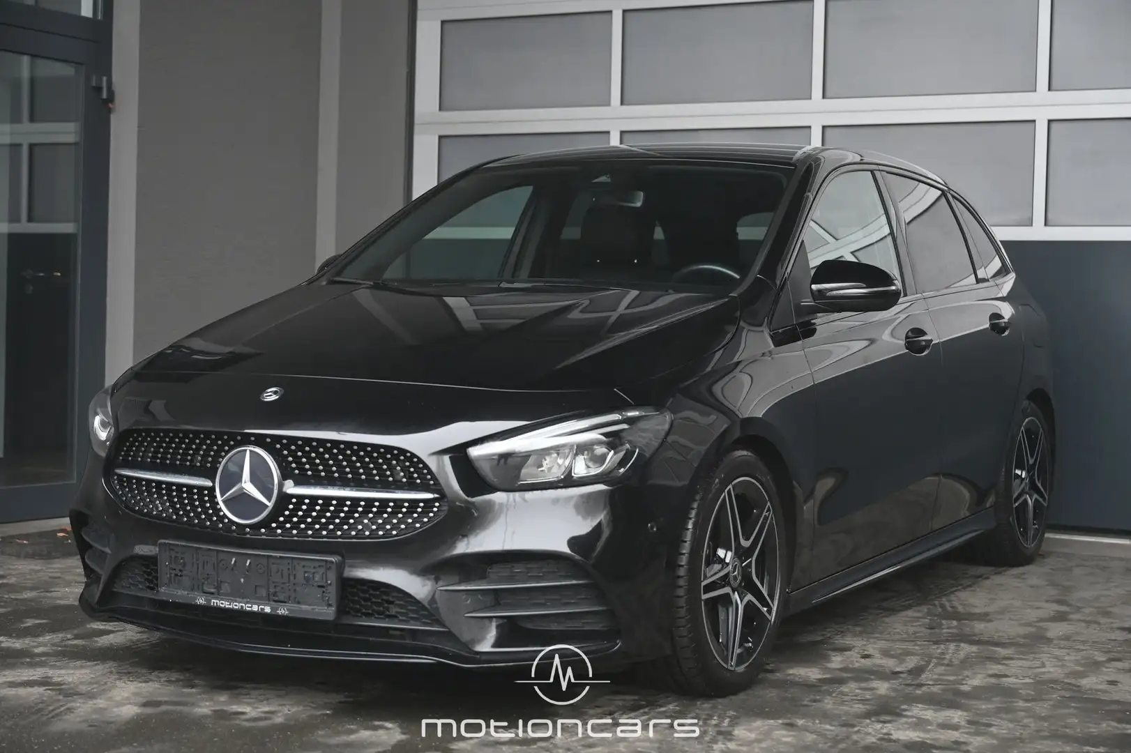 Mercedes-Benz B 220 d B-Klasse AMG Line 4Matic Black - 1