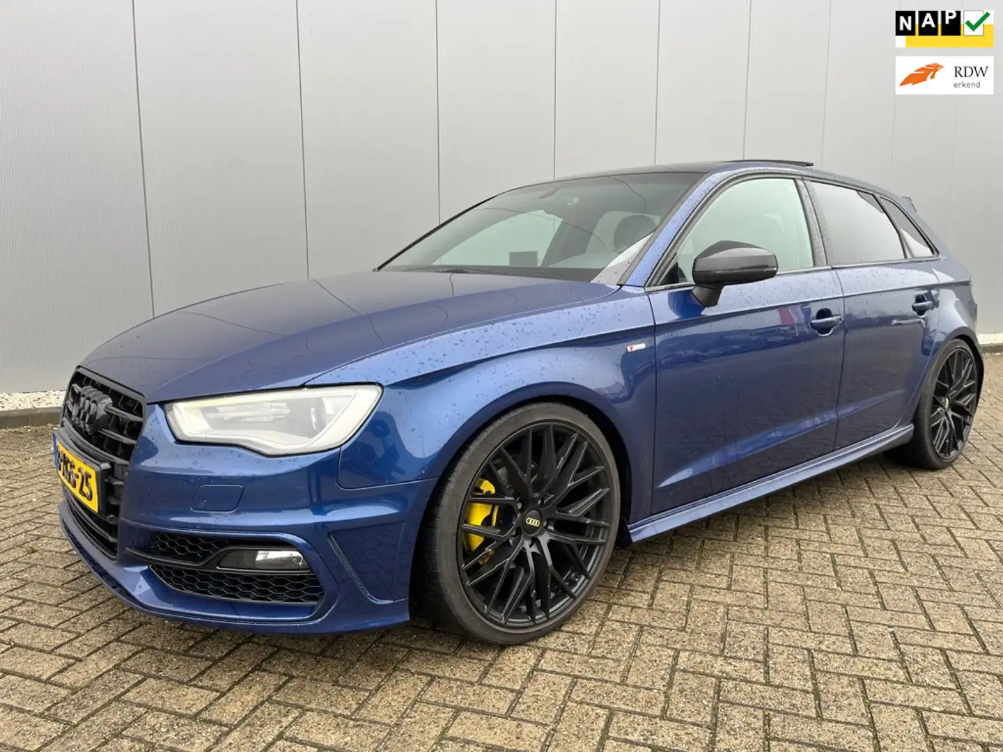 Audi A3 Sportback 1.6 TDI Ambition S-LINE/PANORAMADAK Blauw - 1