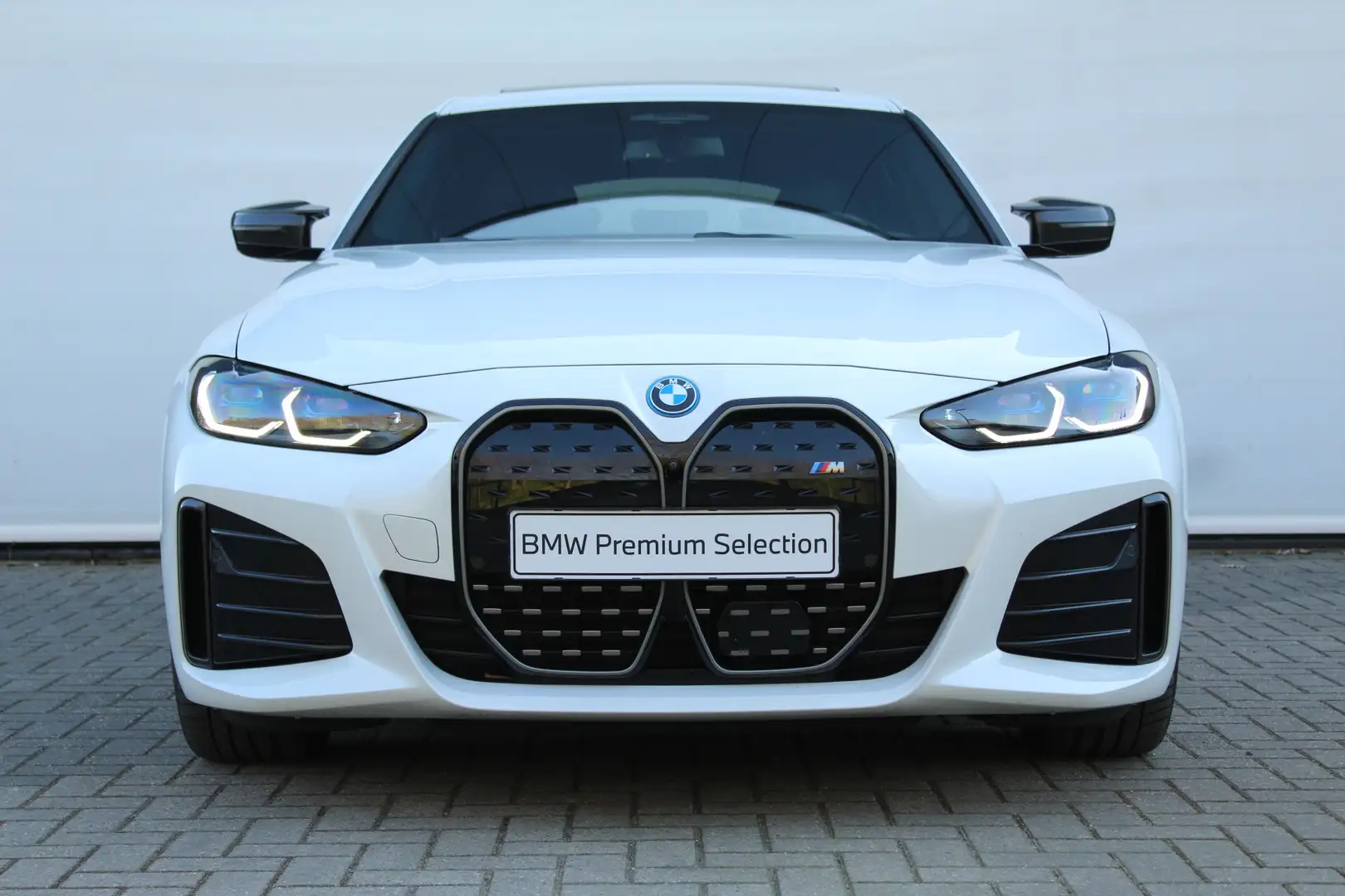 BMW i4 M50 High Executive / Schuif-kanteldak / Trekhaak / Wit - 2