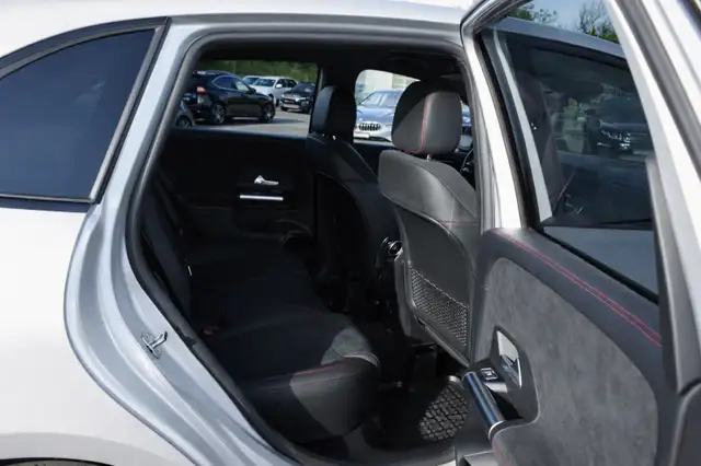 Mercedes-Benz B-Class view 13