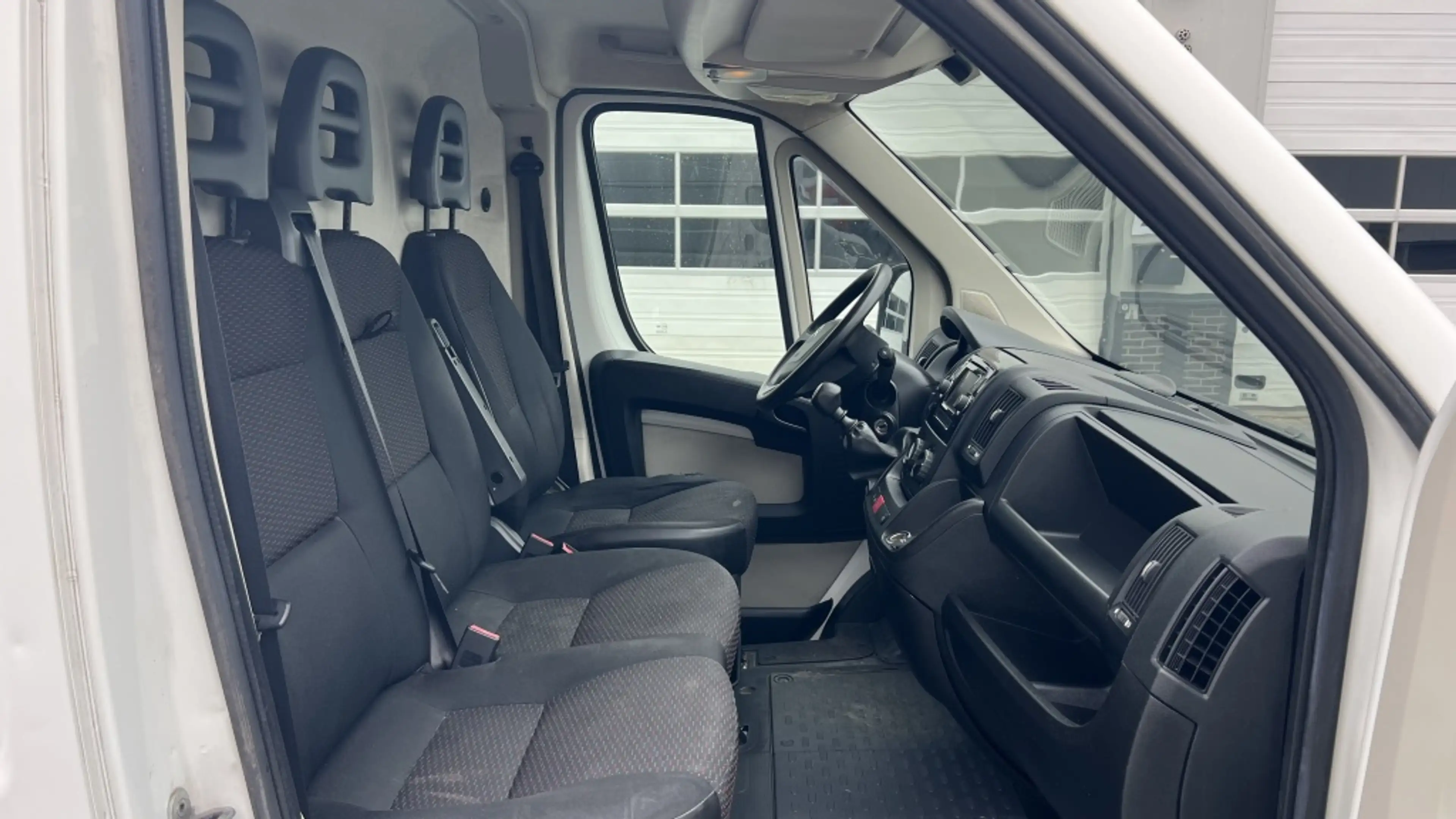 Citroen Jumper 35 2.2 HDI L3H3 — photo 11