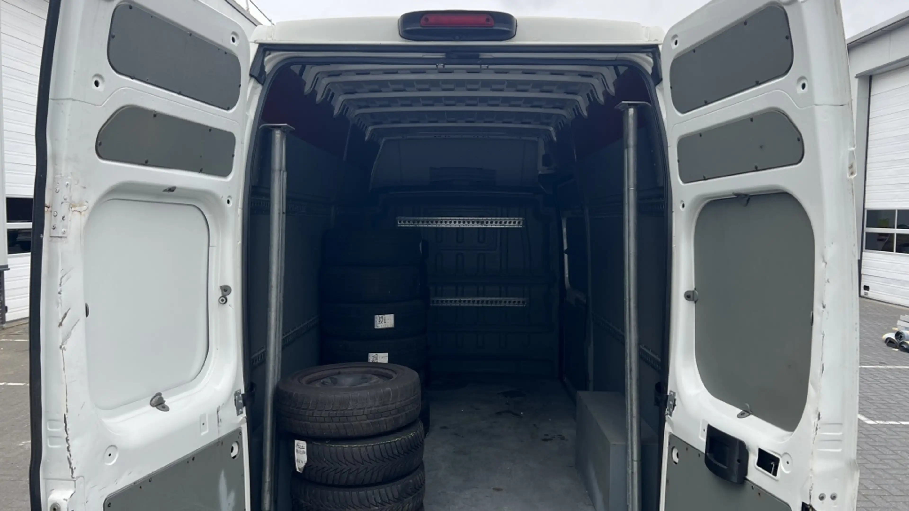 Citroen Jumper 35 2.2 HDI L3H3 — photo 17