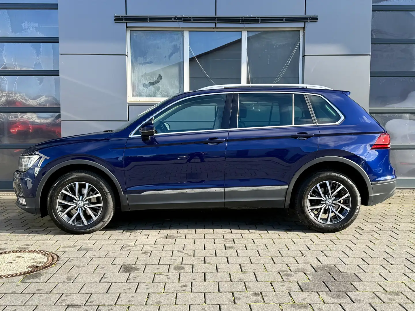 Volkswagen Tiguan Comfortline BMT 4Motion Pano/Navi/AHK/Spur/LED Blauw - 2