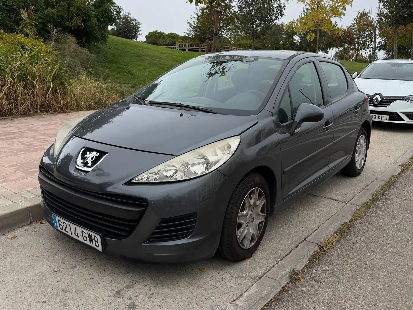 Peugeot 207 207 1.4i Confort 75 Confort Gris - 1