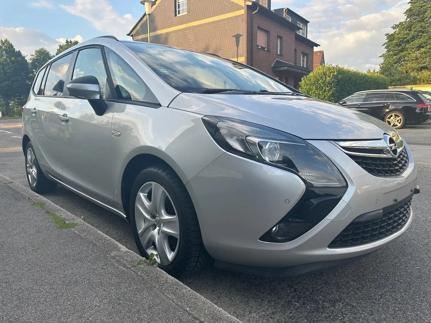 Opel Zafira C Tourer Edition  sehr gepflegt Silber - 2