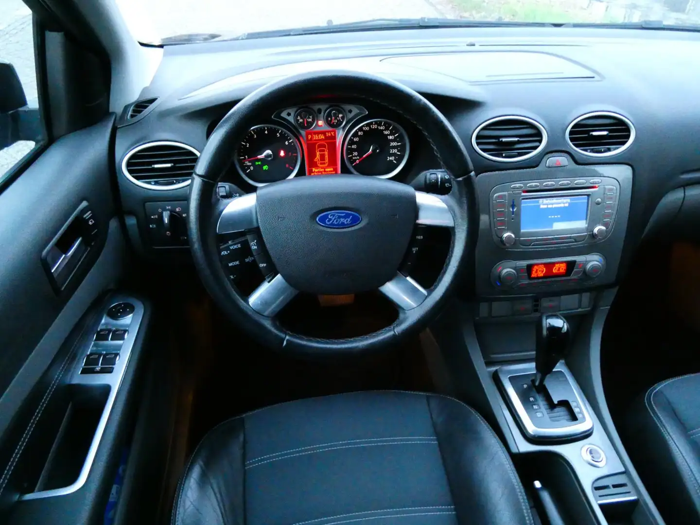 Ford Focus Wagon 1.6 Titanium Automaat 2e eig. Clima Navi Tre Violett - 2