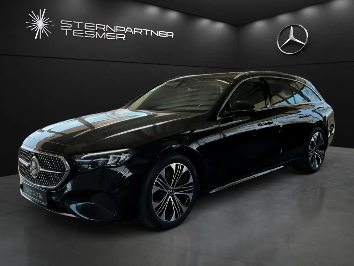 Mercedes-Benz E 220 d T Avantg. AHK Panorama Distr. Kamera Schwarz - 2