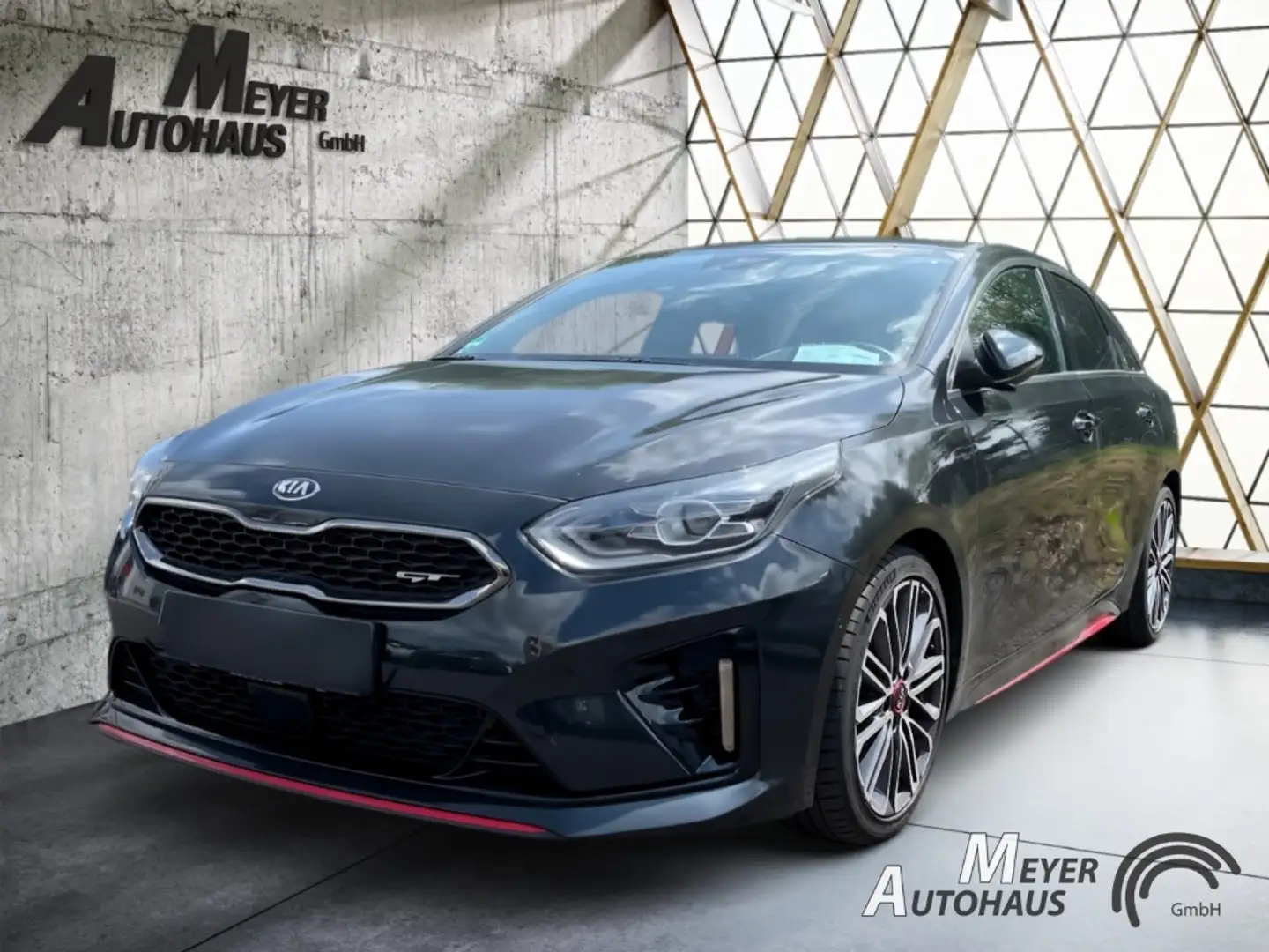 Kia ProCeed / pro_cee'd 1.6T GT DCT+Smartkey+el. Heckklappe+Einparkhilfe v Schwarz - 1