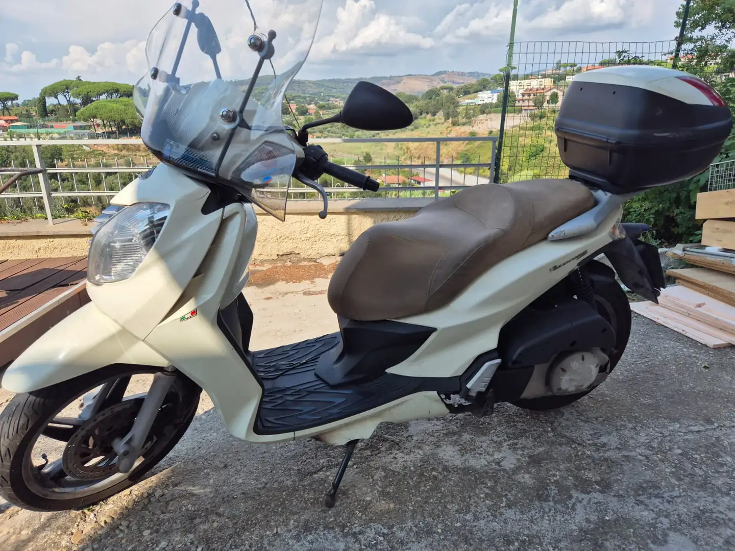 Malaguti Password 250 Alb - 1