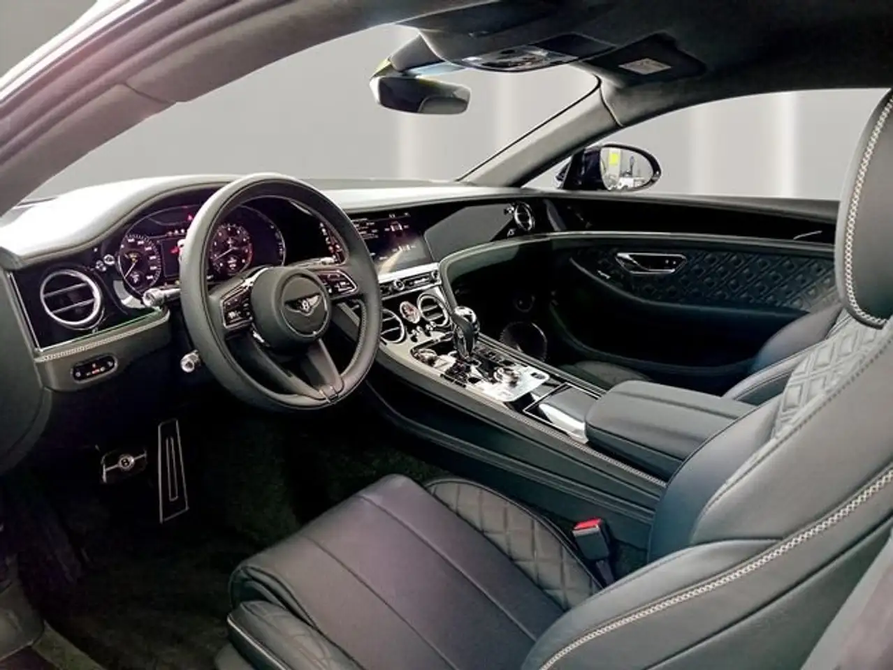 Bentley Continental GT 2023 — фото 11