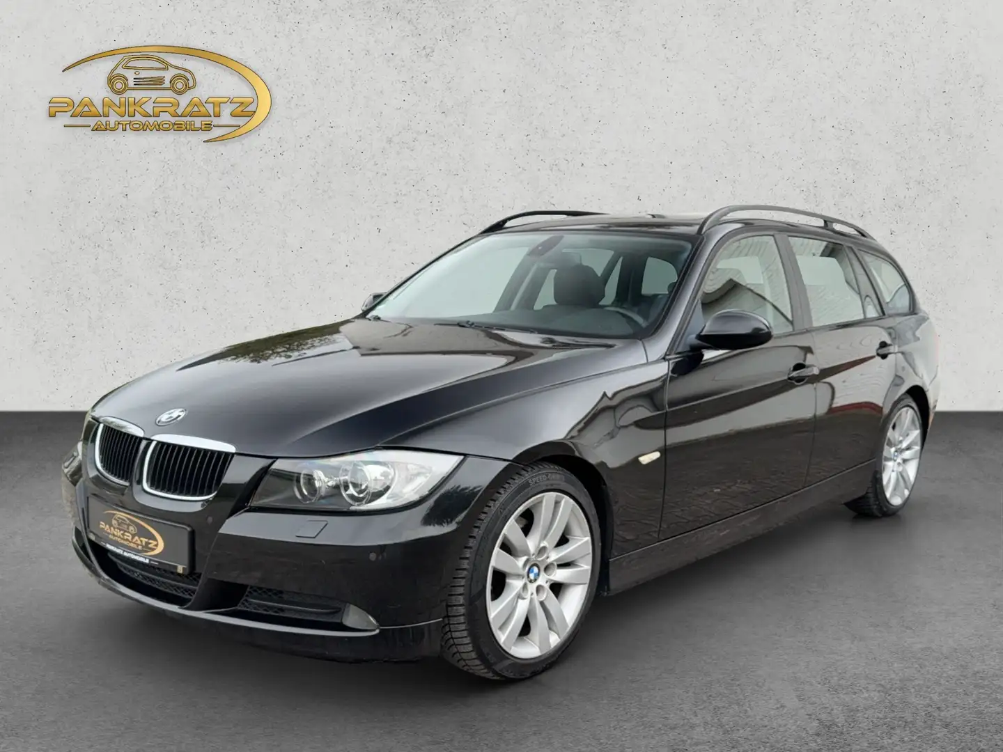 BMW 320 AUT. *Navi *Pano *Xenon *Leder *PDC *SHZ *AHK Schwarz - 1