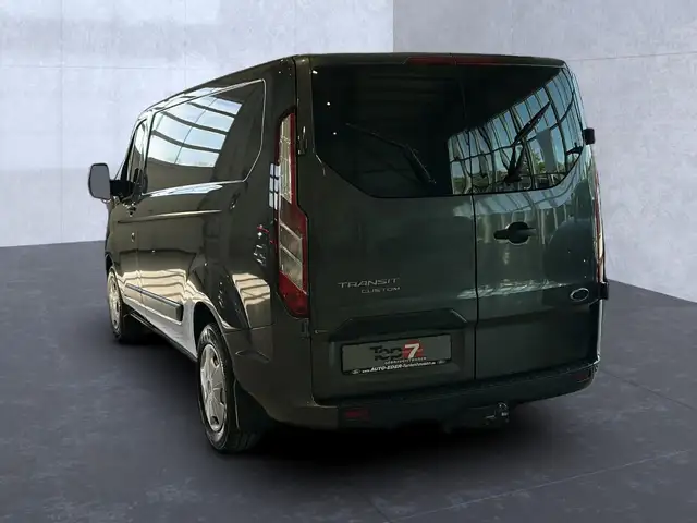 Ford Transit Custom view 3