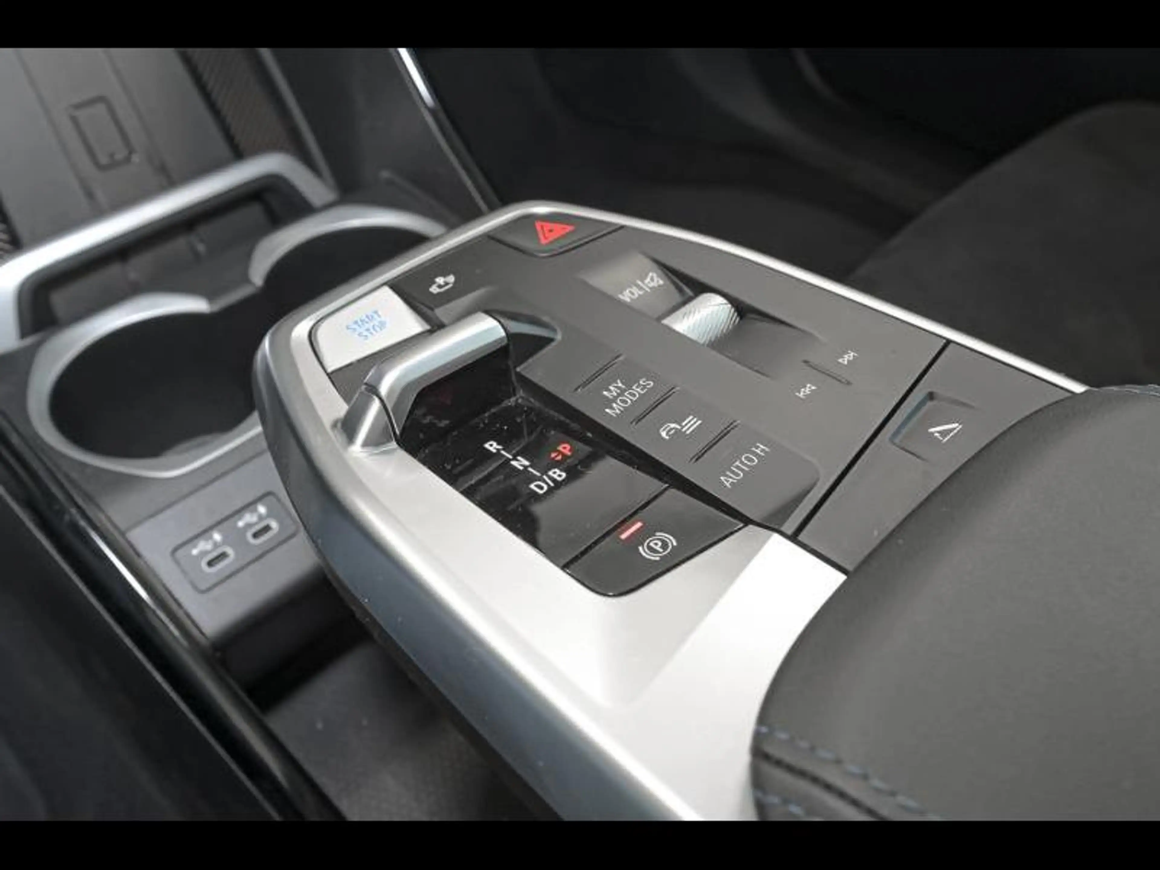 BMW iX2 xDrive30 - M Pack PRO — photo 11