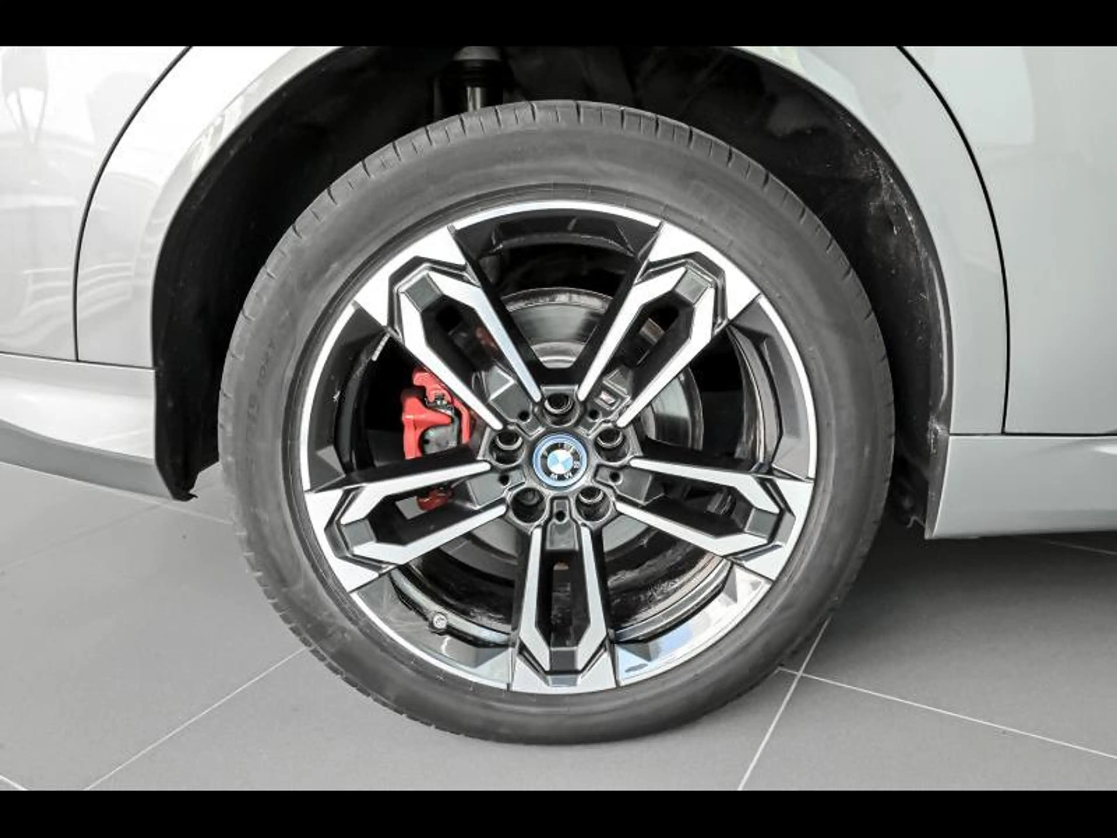 BMW iX2 xDrive30 - M Pack PRO — photo 8