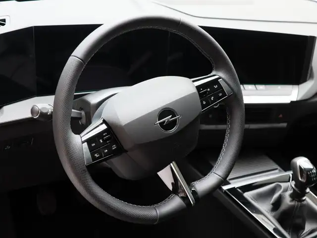Opel Astra view 8