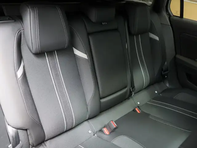 Opel Astra view 4