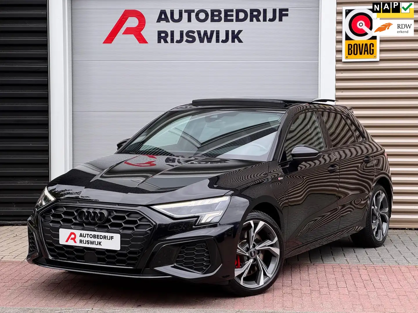 Audi A3 Sportback 45 TFSI e S edition Competition Carbon/P Noir - 1