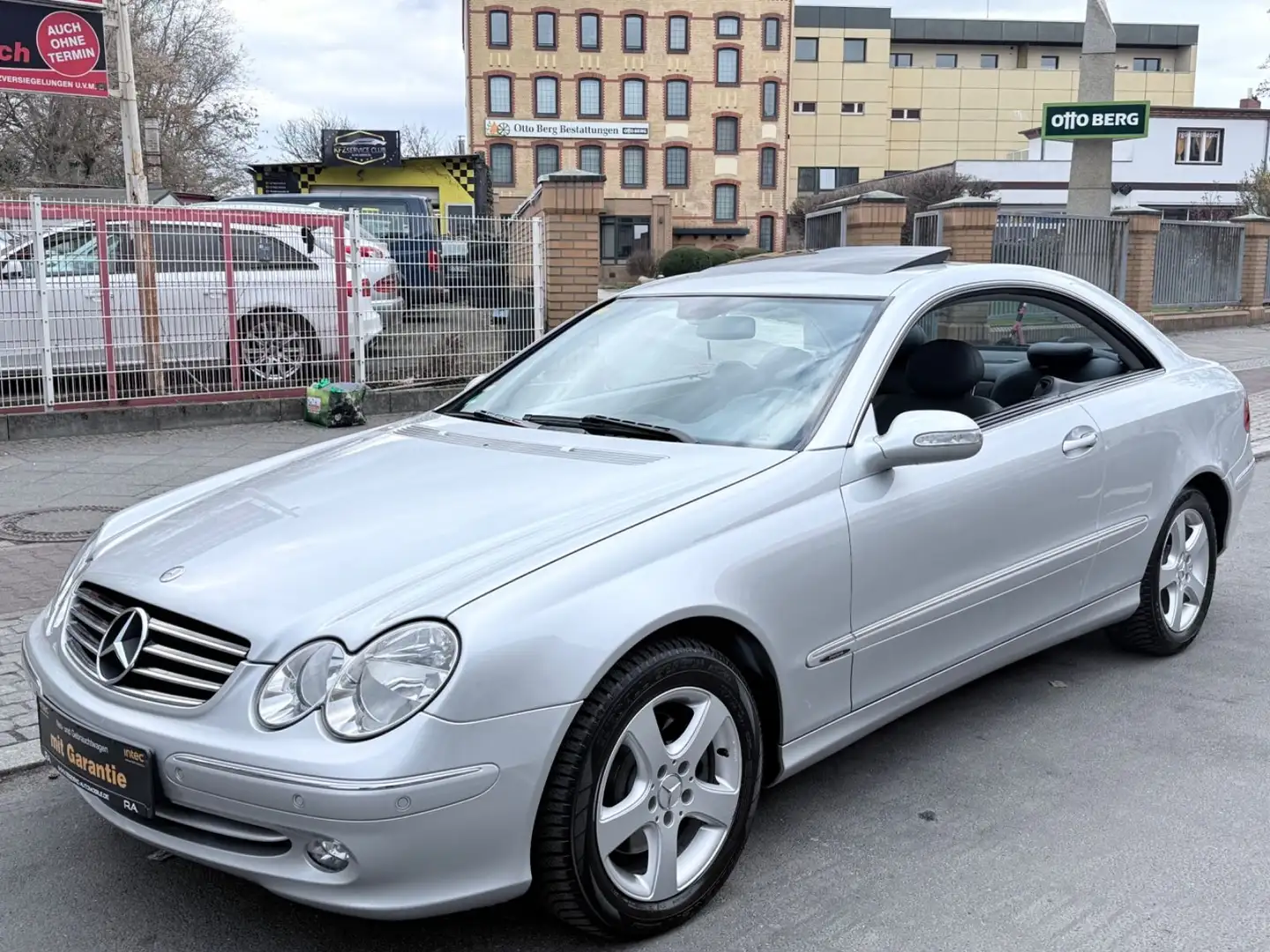 Mercedes-Benz CLK 270 CDI AVANTGARDE+2.HAND+AUTOMATIK+LEDER+ Silber - 1