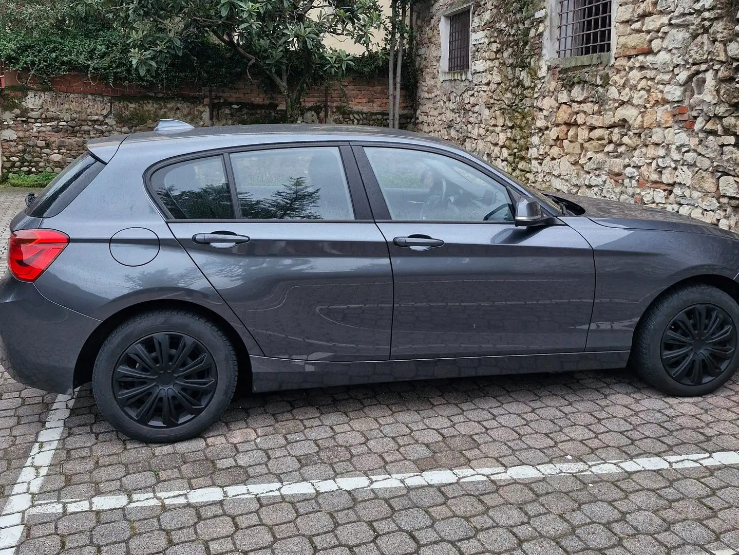 BMW 118 118d Aut. Grau - 2