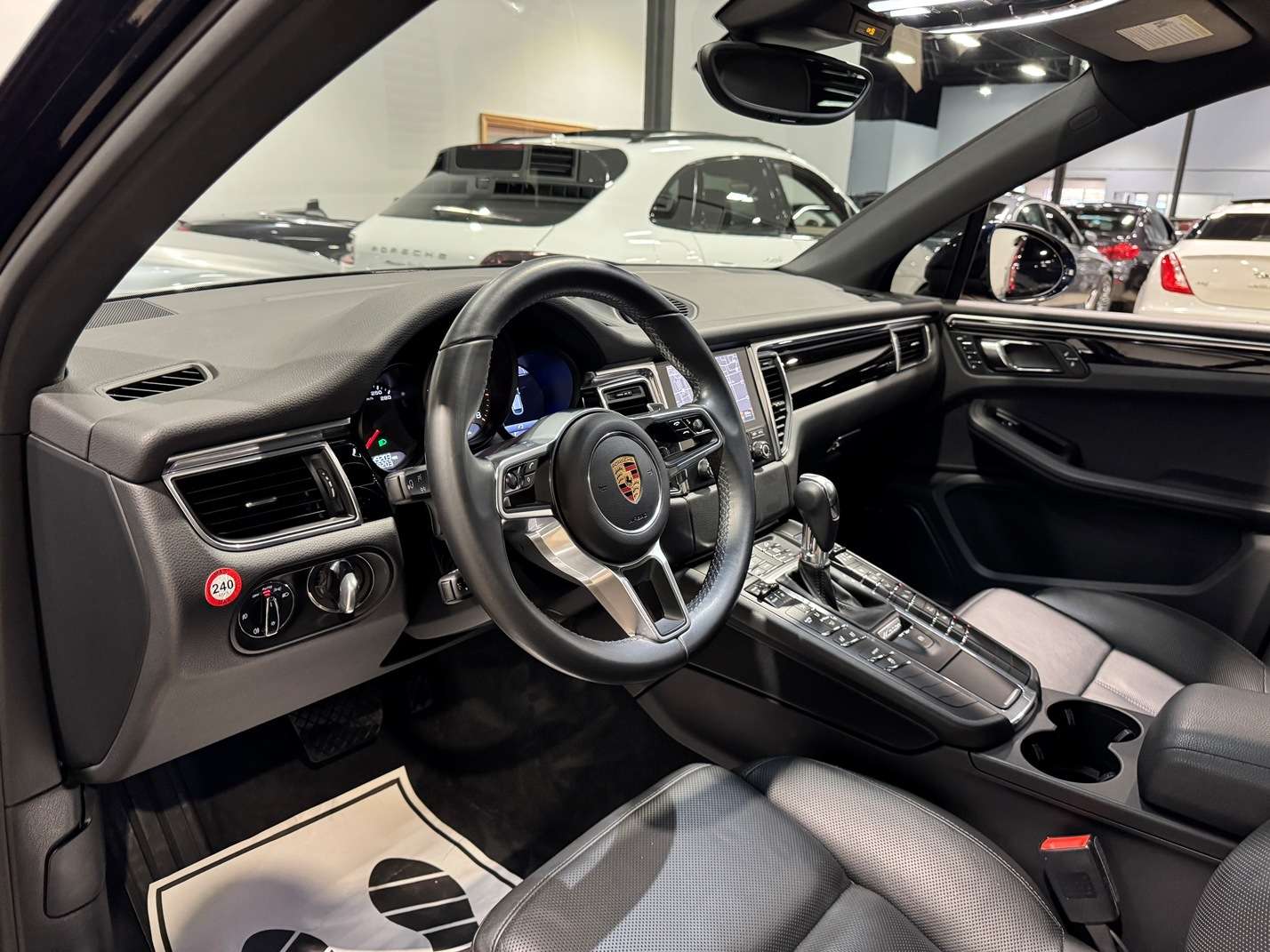 2017 Porsche Macan S,PREMIUM PLUS PKG,20" RS SPYDER WHEELS,ONLY 49K thumb 11