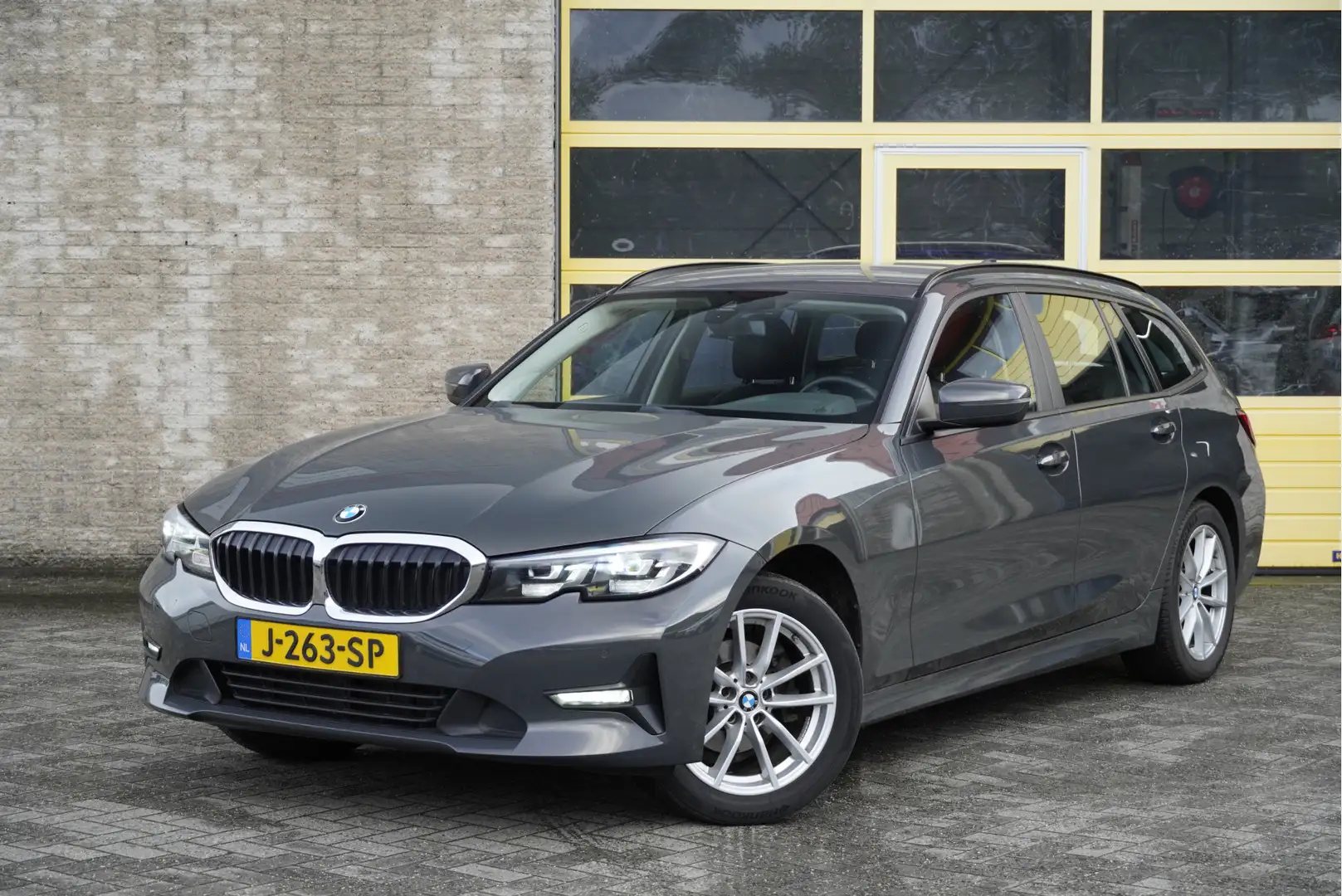 BMW 318 3-serie Touring 318i Automaat! Executive Edition B Grijs - 1