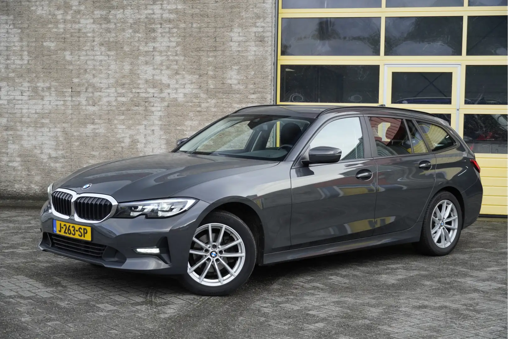 BMW 318 3-serie Touring 318i Automaat! Executive Edition B Grijs - 2