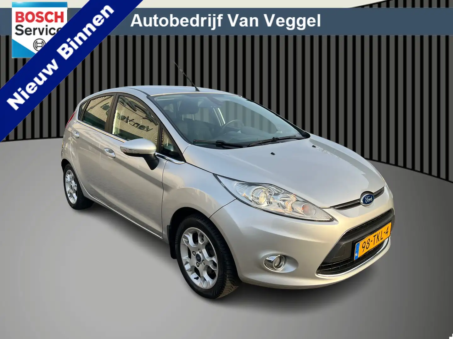Ford Fiesta 1.4 Titanium trekhaak, airco, pdc, cruise Gris - 1