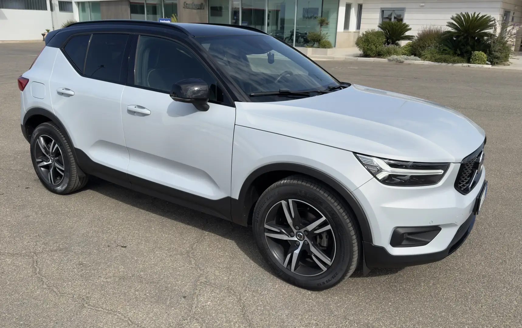 Volvo XC40 R-DESIGN - 2