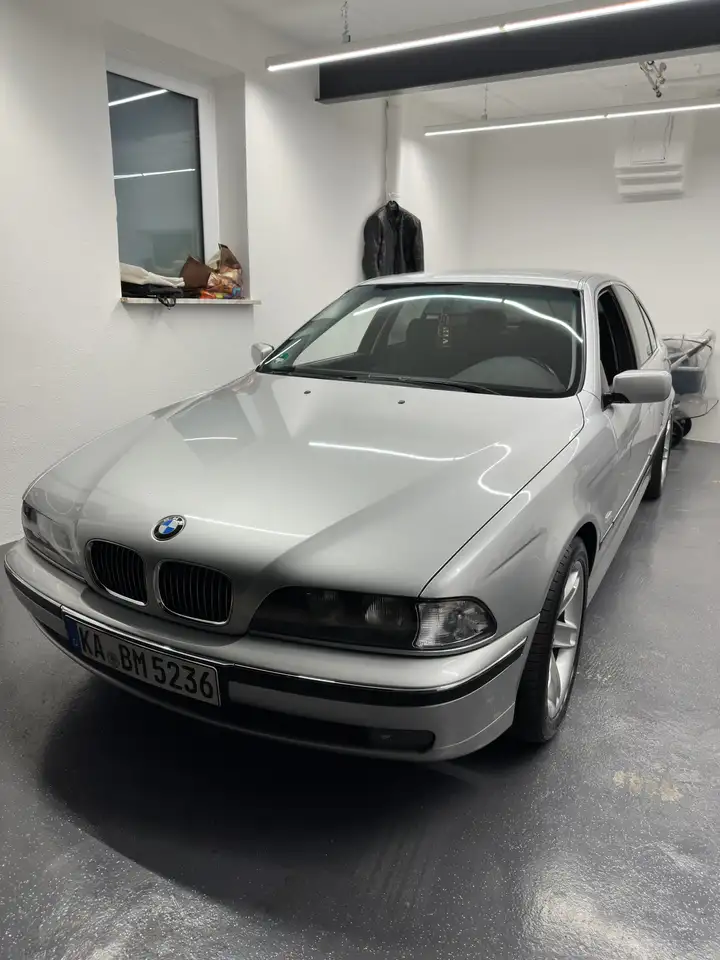 BMW 523i, foto 2