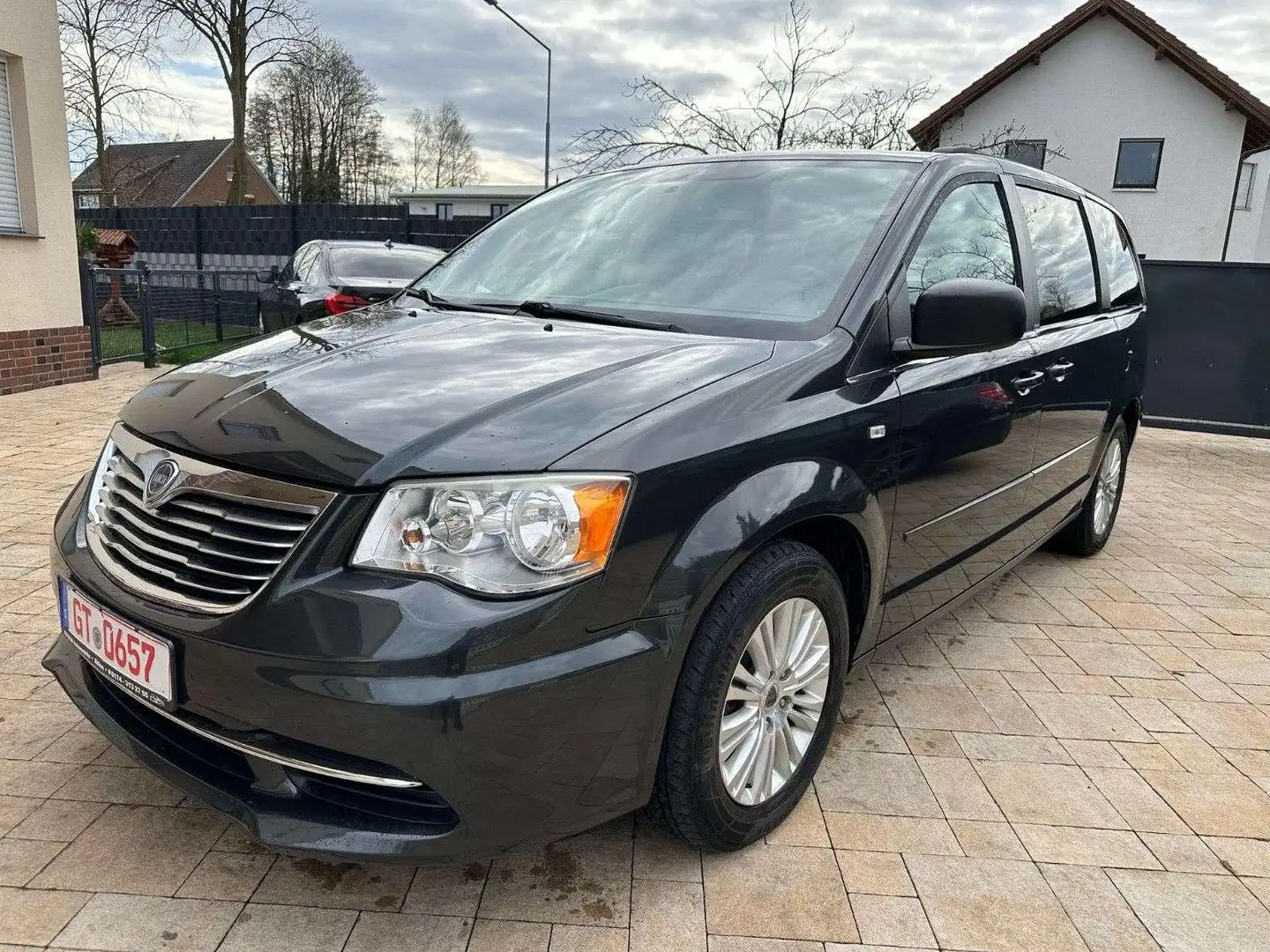 Lancia Voyager 2.8 JTDM+Leder+SHZ+AHK+Tempomat+top+ Grau - 1