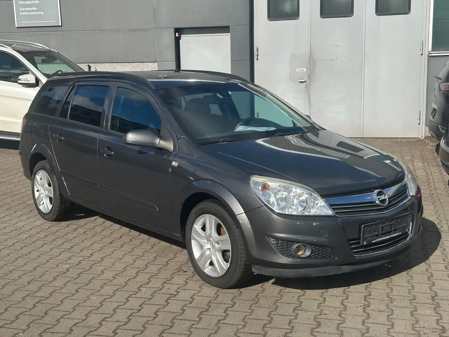 Opel Astra H Caravan Edition Navi Klima Parkpilot Grau - 1