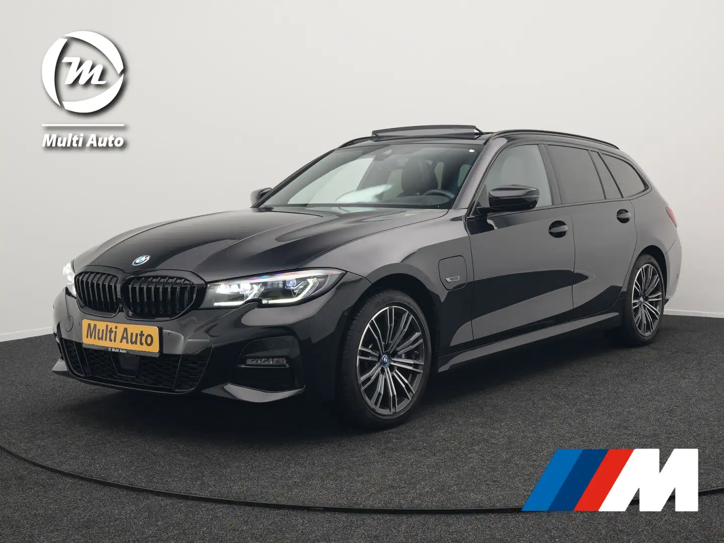 BMW 330 3-serie Touring 330e xDrive M Sport Plug In Hybrid Zwart - 1