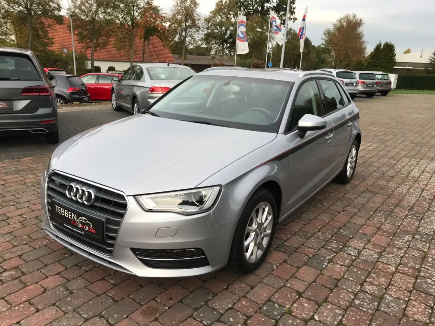 Audi A3 Sportback attraction*Automatik*Sitzhz* Argent - 1