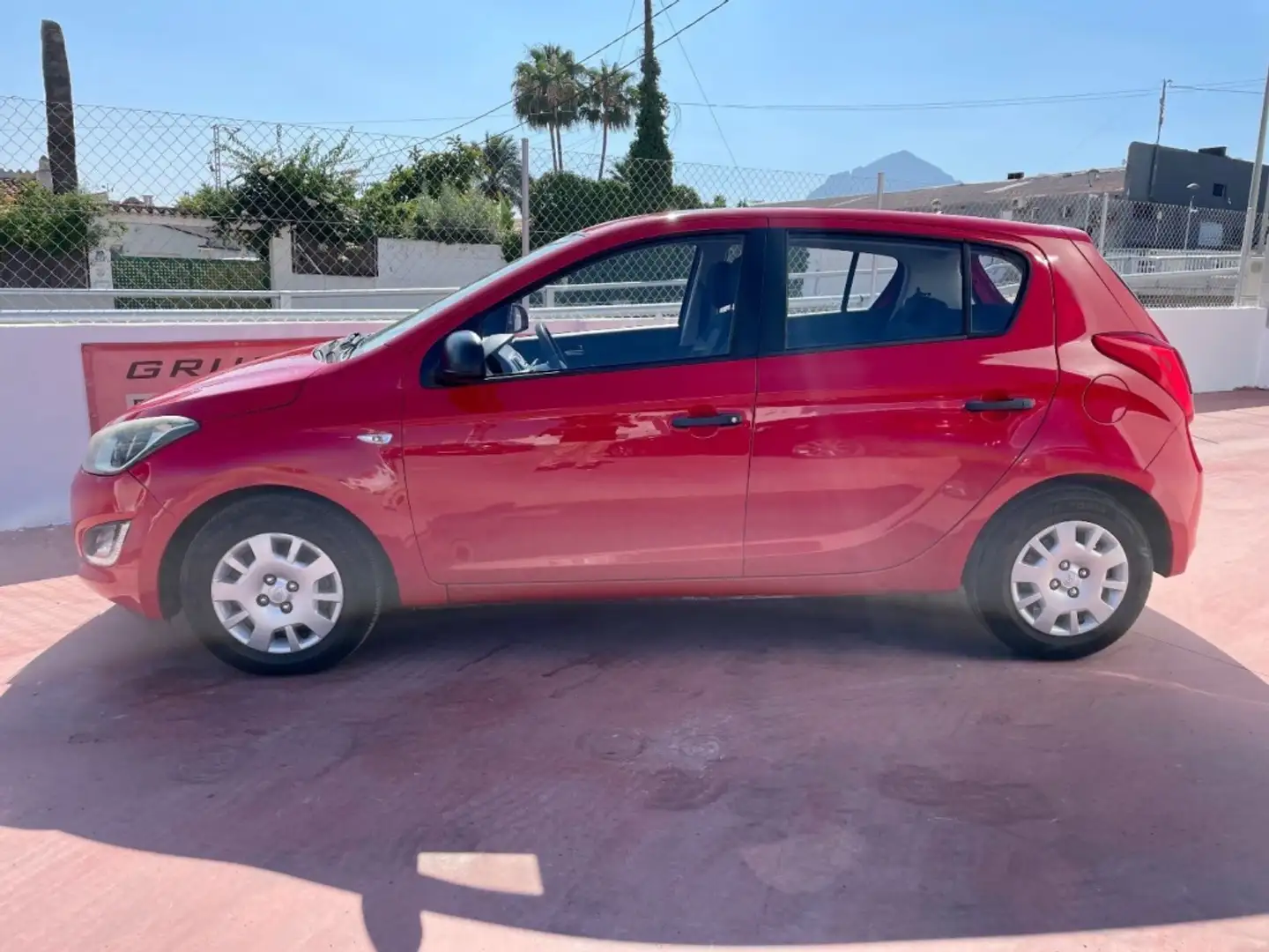 Hyundai i20 1.1CRDI City S Rojo - 2