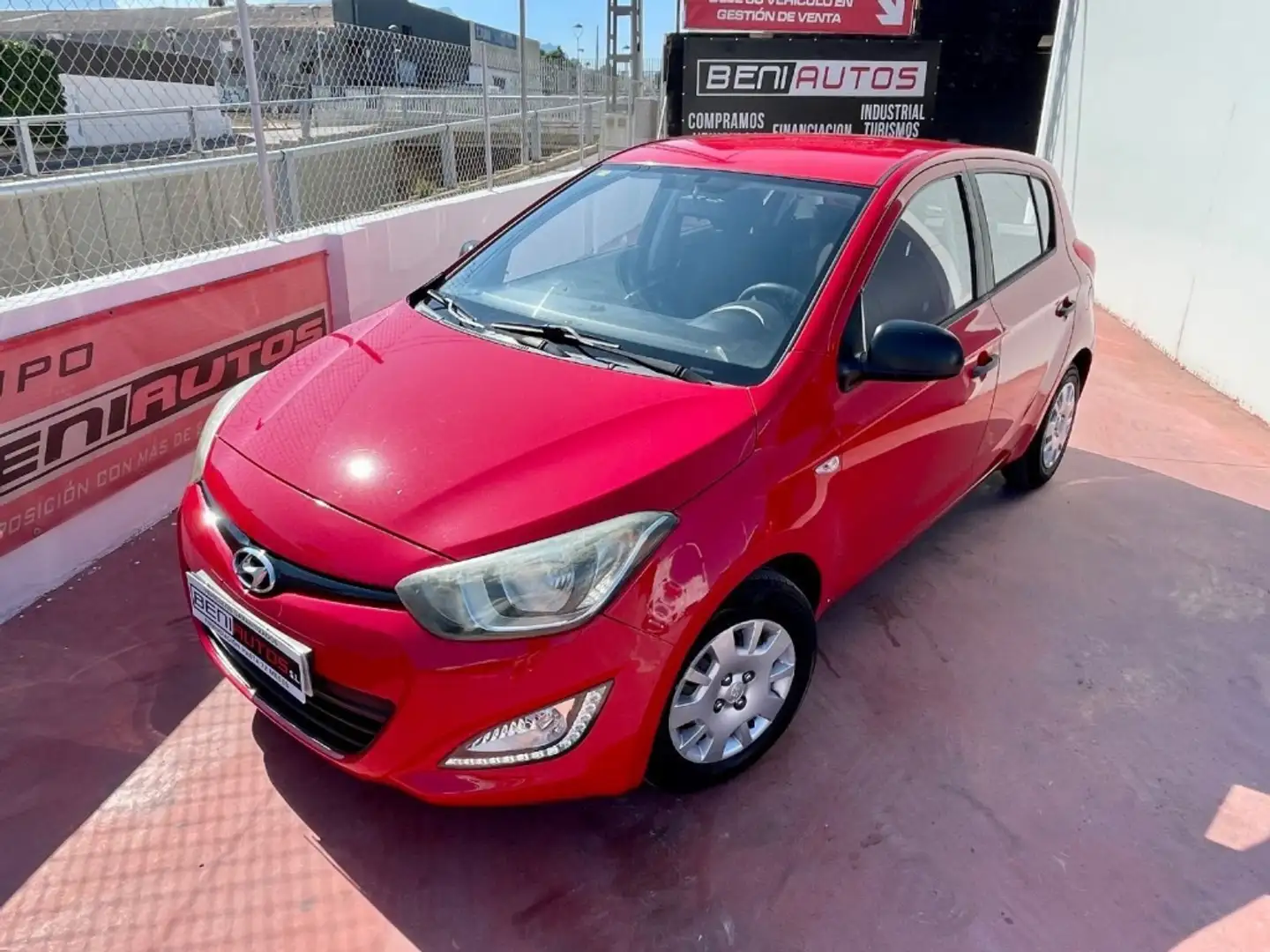 Hyundai i20 1.1CRDI City S Rojo - 1