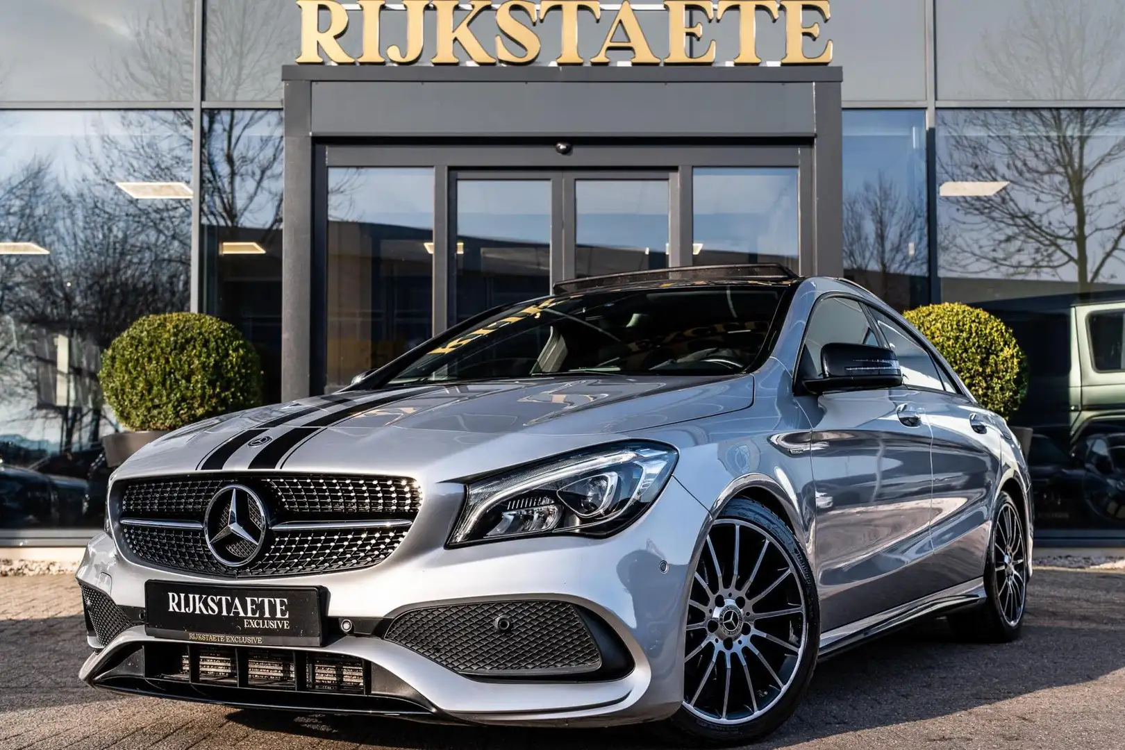 Mercedes-Benz CLA 180 AMG|PANO|CAMERA|LED|STOELVERW.|NAP Grau - 1