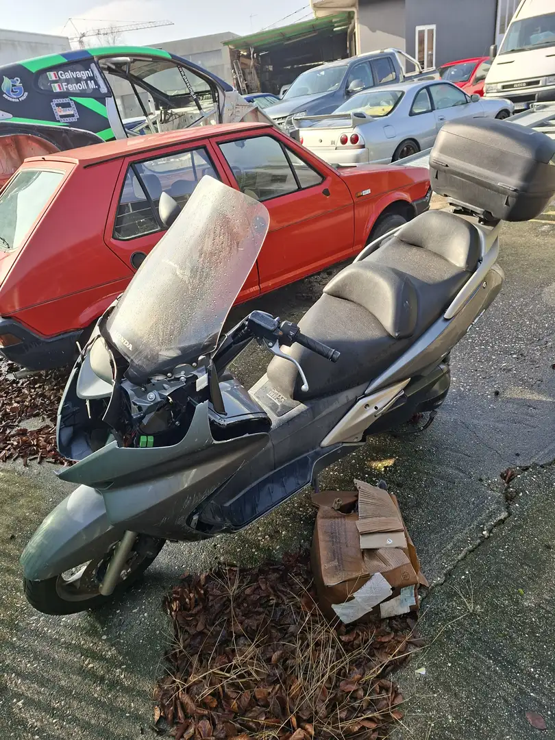 Honda Silver Wing Gris - 2