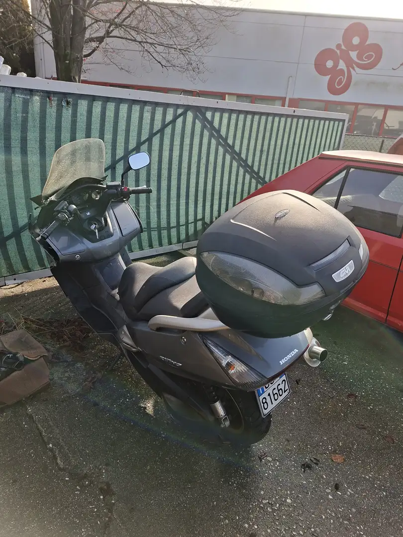 Honda Silver Wing Gris - 1