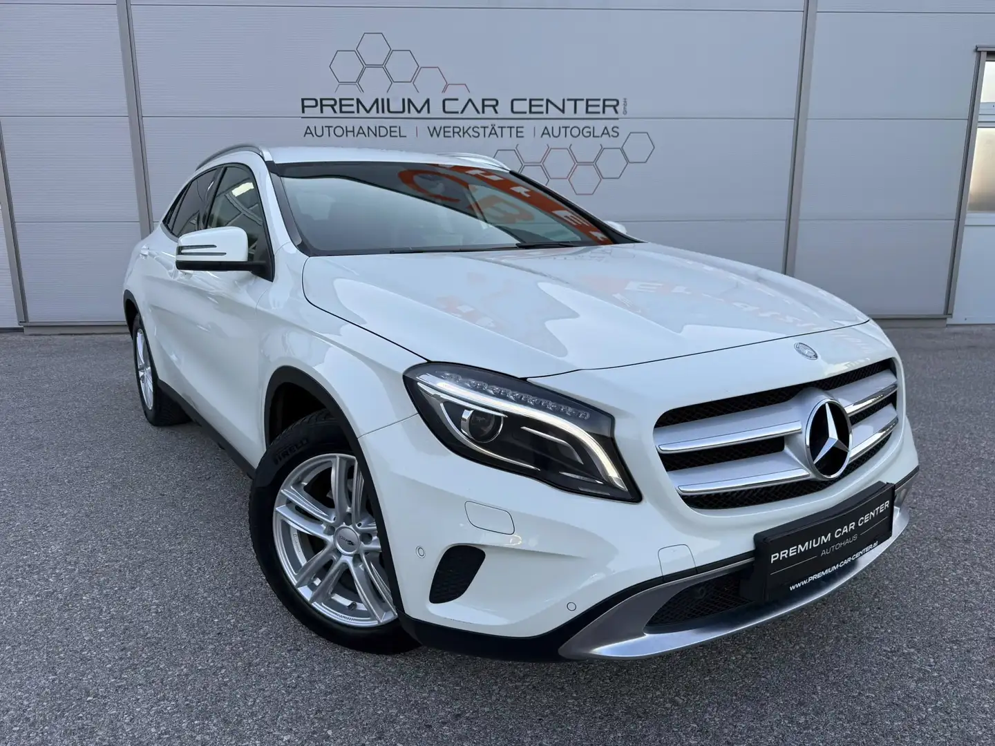 Mercedes-Benz GLA 200 d 4MATIC Aut. Urban BI-XENON / NAVI / PARKPILOT Weiß - 1