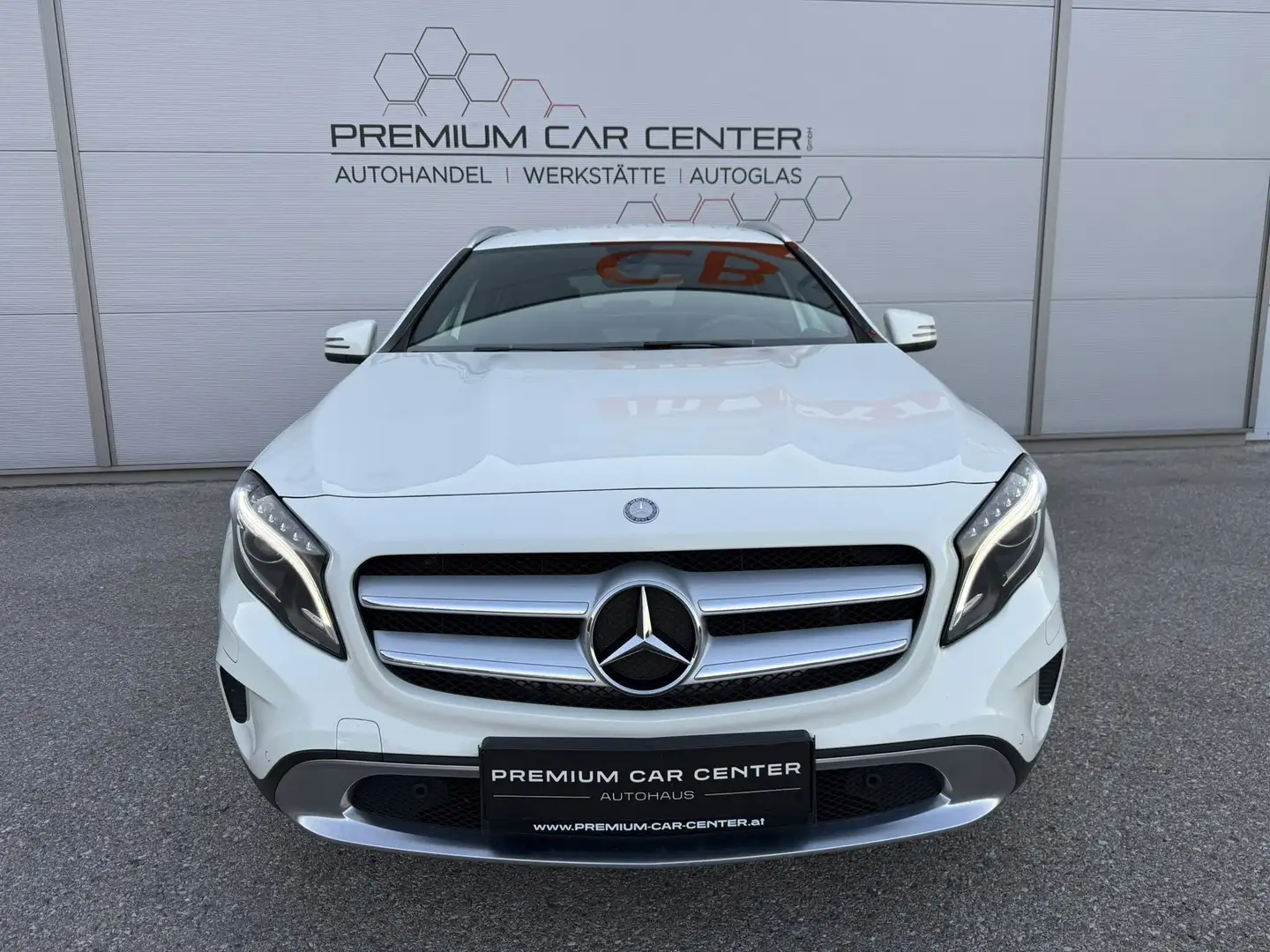 Mercedes-Benz GLA 200 d 4MATIC Aut. Urban BI-XENON / NAVI / PARKPILOT Weiß - 2